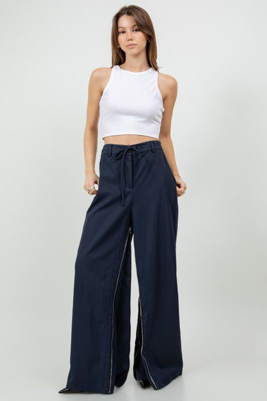 Pantalon azul ziper en las piernas