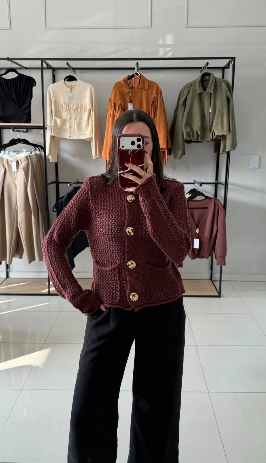 Sueter café manga larga boton dorado